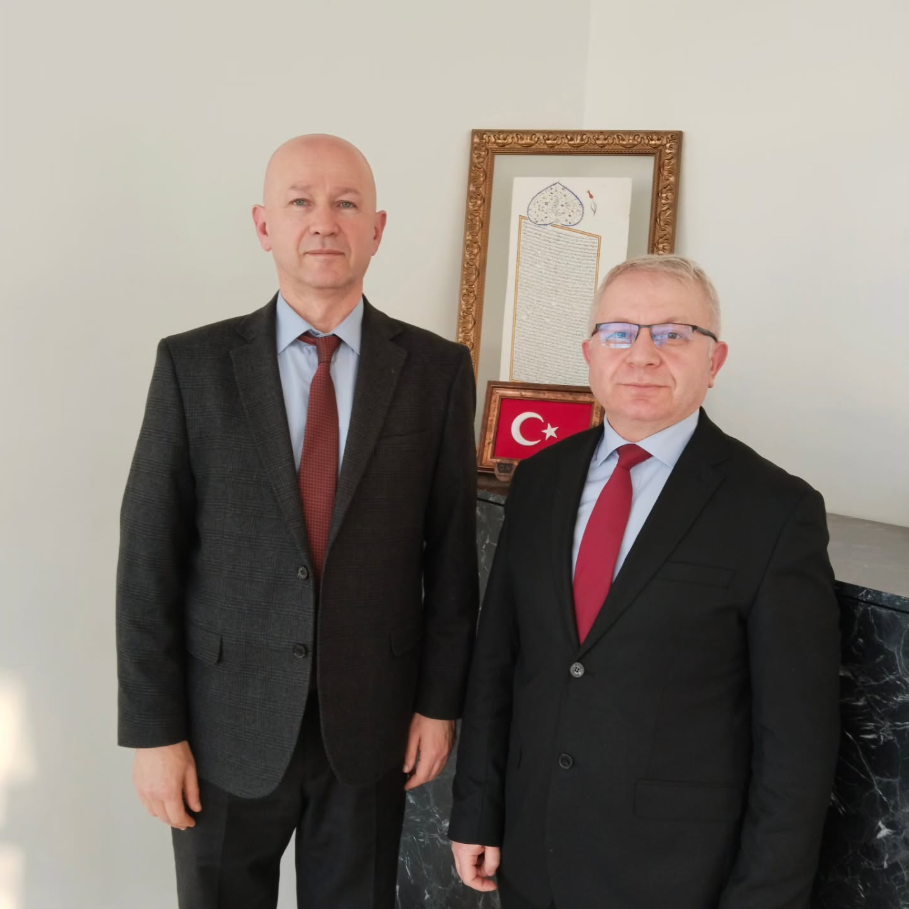 AVM Müdürü Sayın Faruk Akbaş Bey sitesinde ziyaret edilmiştir.