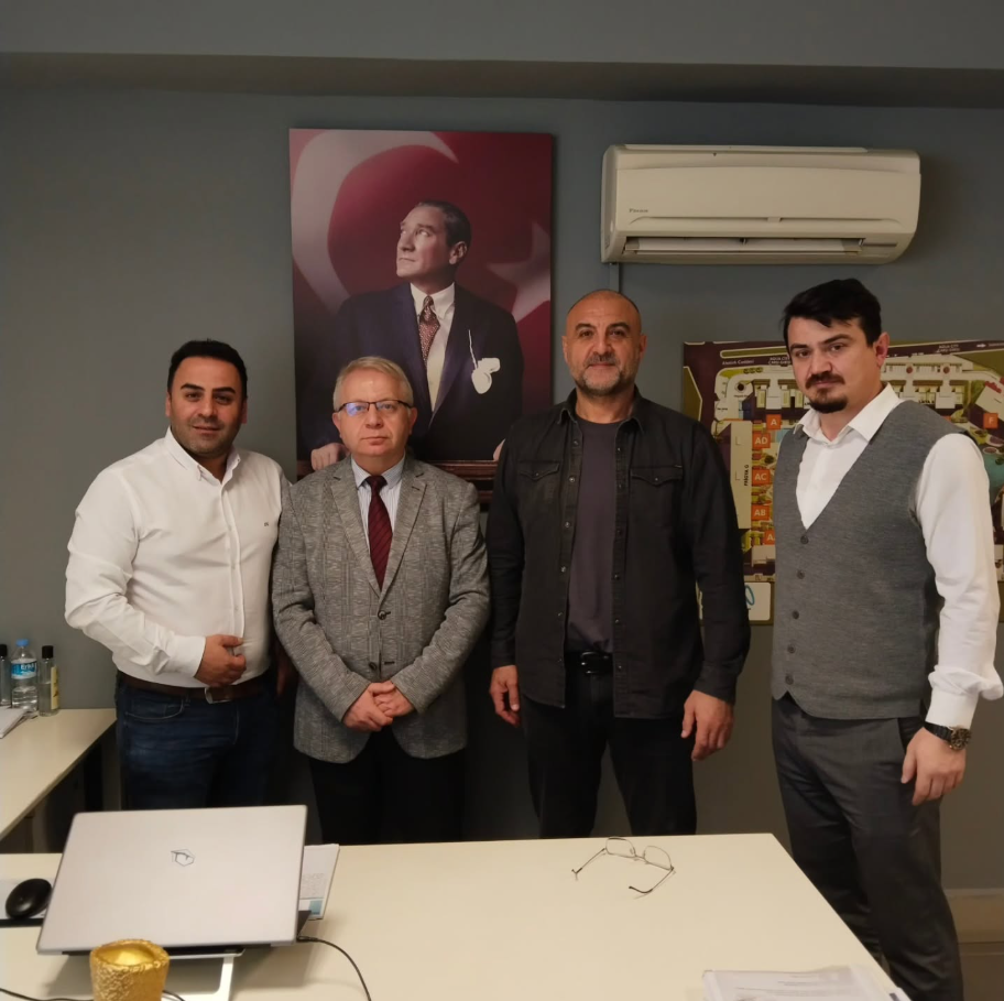 Site Müdürü Sayın Kazım Hoşcan ve Yardımcısı Sayın Muhammet Gedik Bey sitesinde Sayın Davut Ersoy Bey ile birlikte ziyaret edilmiştir.