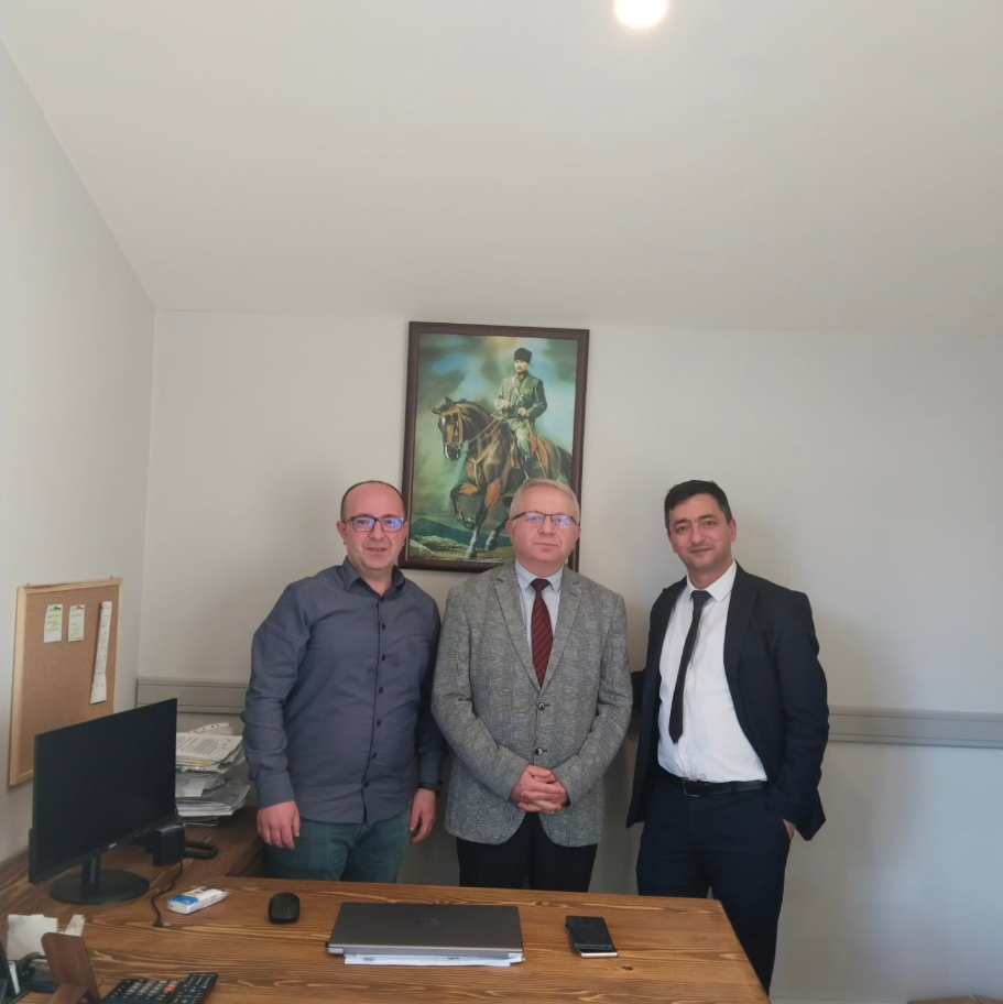 Site Müdürü Sayın Murat Çorak sitesinde ziyaret edilmiştir. Görüşmeye Sayın Burak Doğusoy 'un da katılması ayrıca mutluluk vermiştir.