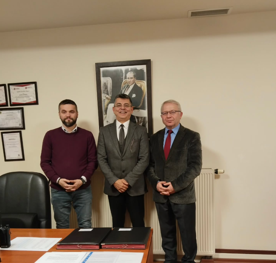 Site Müdürü Sayın Murat Dilberoğlu Bey sitesinde Sayın Cemil Akgün Bey ile birlikte ziyaret edilmiştir.