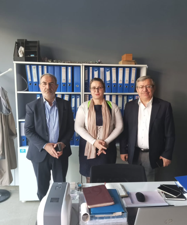 SİYÖMDER Başakşehir Kurucu Başkanımız Hadi Kısacıkoğlu ve Halil Haktanır Beyler tarafından SİYÖMDER Başkan Yardımcımız Dudu Yalçın Hanım sitesinde ziyaret edilmiştir.