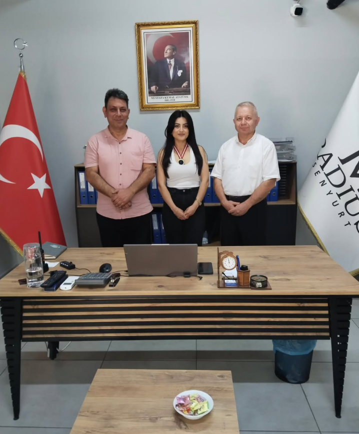 Derneğimize olan değerli üyelikleri, katkıları ve destekleri anısına SİYÖMDER Üyelik Madalyası takdim edilmiştir.