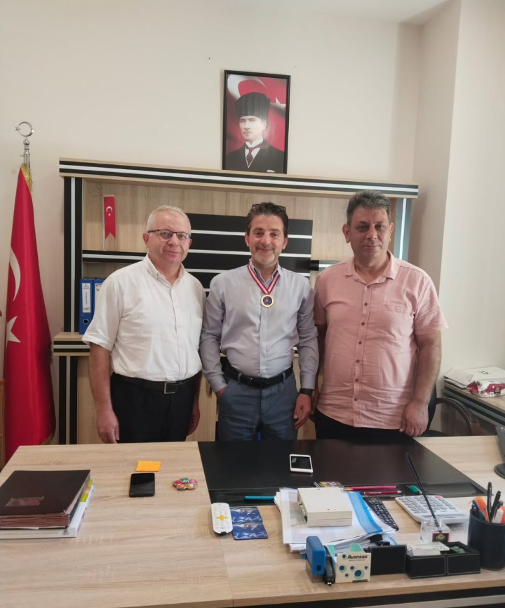 Derneğimize olan değerli üyelikleri, katkıları ve destekleri anısına SİYÖMDER Üyelik Madalyası takdim edilmiştir.