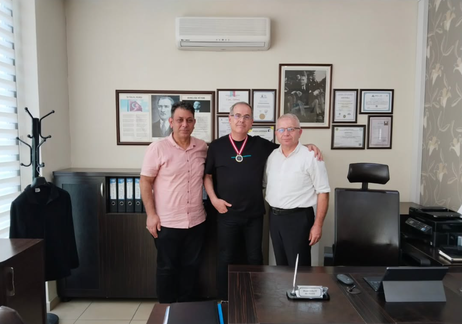 Derneğimize olan değerli üyelikleri, katkıları ve destekleri anısına SİYÖMDER Üyelik Madalyası takdim edilmiştir.