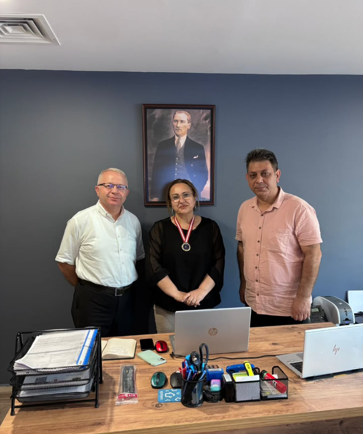 Derneğimize olan değerli üyelikleri, katkıları ve destekleri anısına SİYÖMDER Üyelik Madalyası takdim edilmiştir.