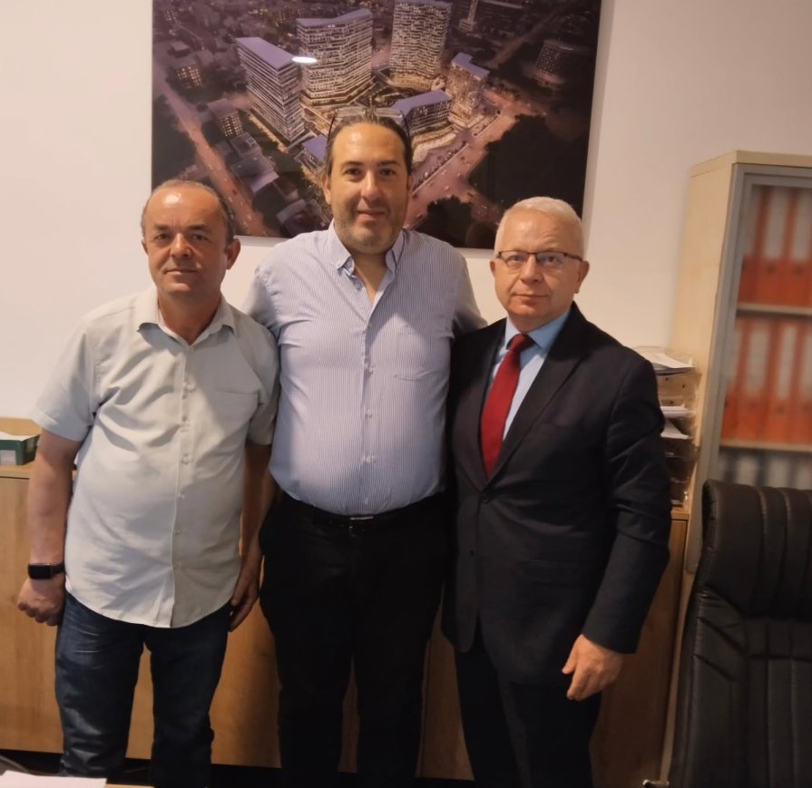 Derneğimize olan değerli üyelikleri, katkıları ve destekleri anısına SİYÖMDER Üyelik Madalyası takdim edilmiştir.