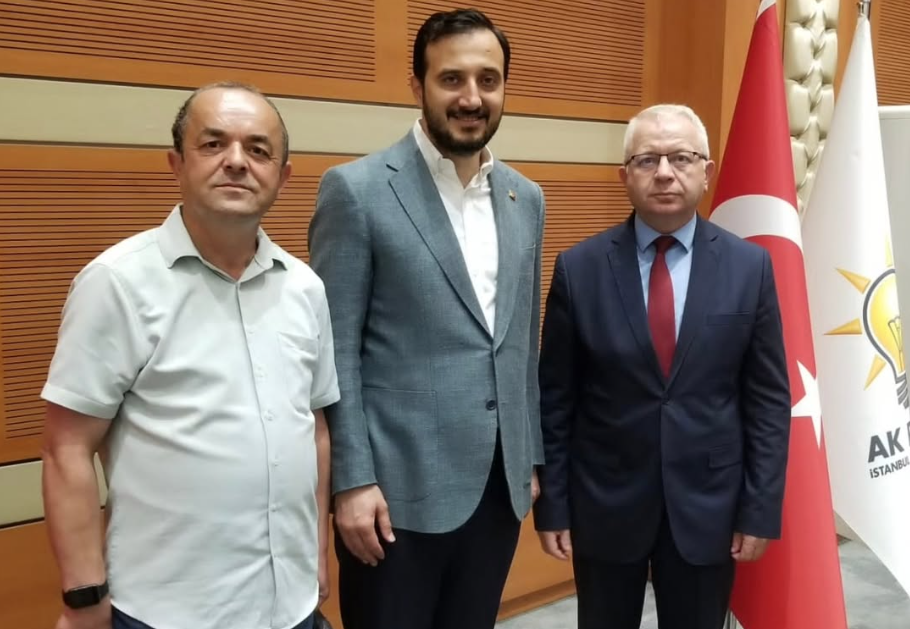 AK Parti İstanbul İl Başkanı Sayın Abdullah Özdemir'e bir nezaket ziyareti gerçekleştirilerek SİYÖMDER'in faaliyetleri hakkında bilgi sunulmuştur.