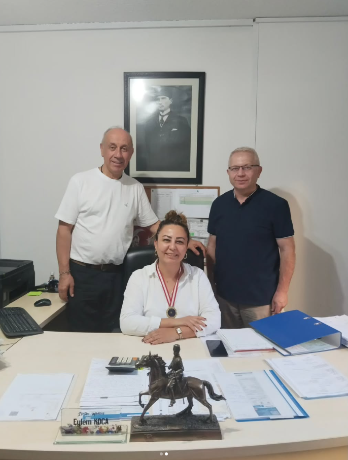 Derneğimize olan değerli üyelikleri, katkıları ve destekleri anısına SİYÖMDER Üyelik Madalyası takdim edilmiştir.